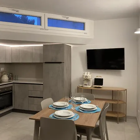 Seafront Apartments1 D'olivo Al Mare Daire *