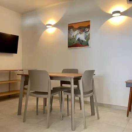 Seafront Apartments1 D'olivo Al Mare Daire *